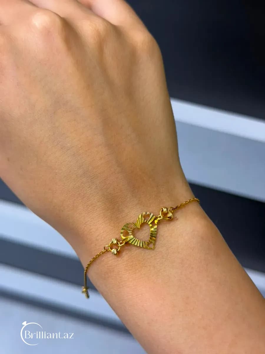 Gold women's bracelet - Heart pattern