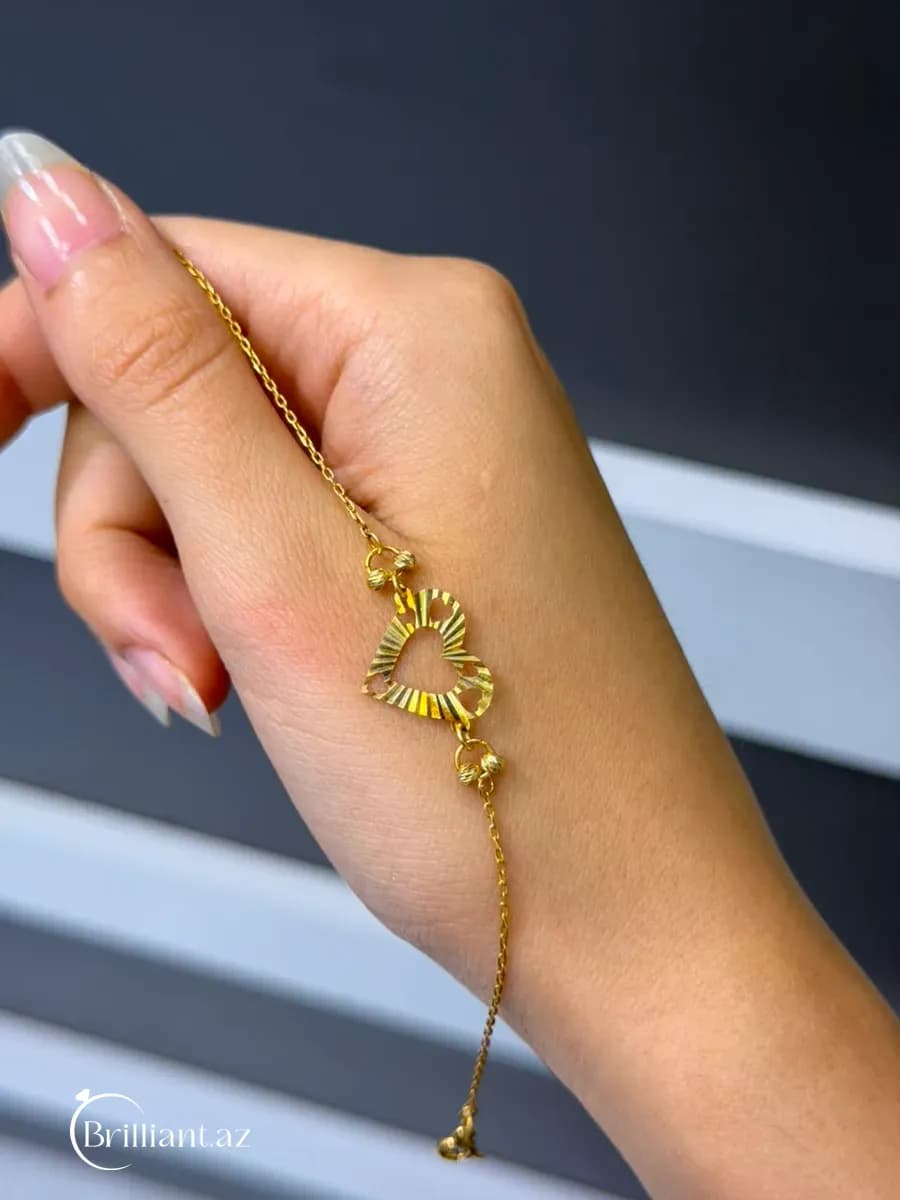 Gold women's bracelet - Heart pattern