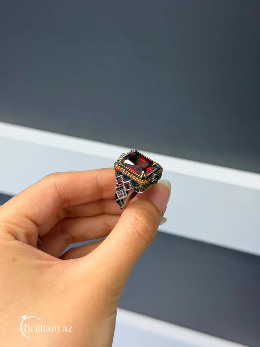 Silver Women's Ring - Vintage with Red Stone