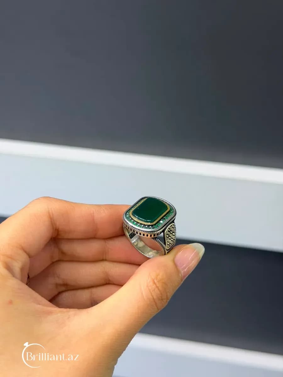 Серебряное мужское кольцо с зеленым агатом.