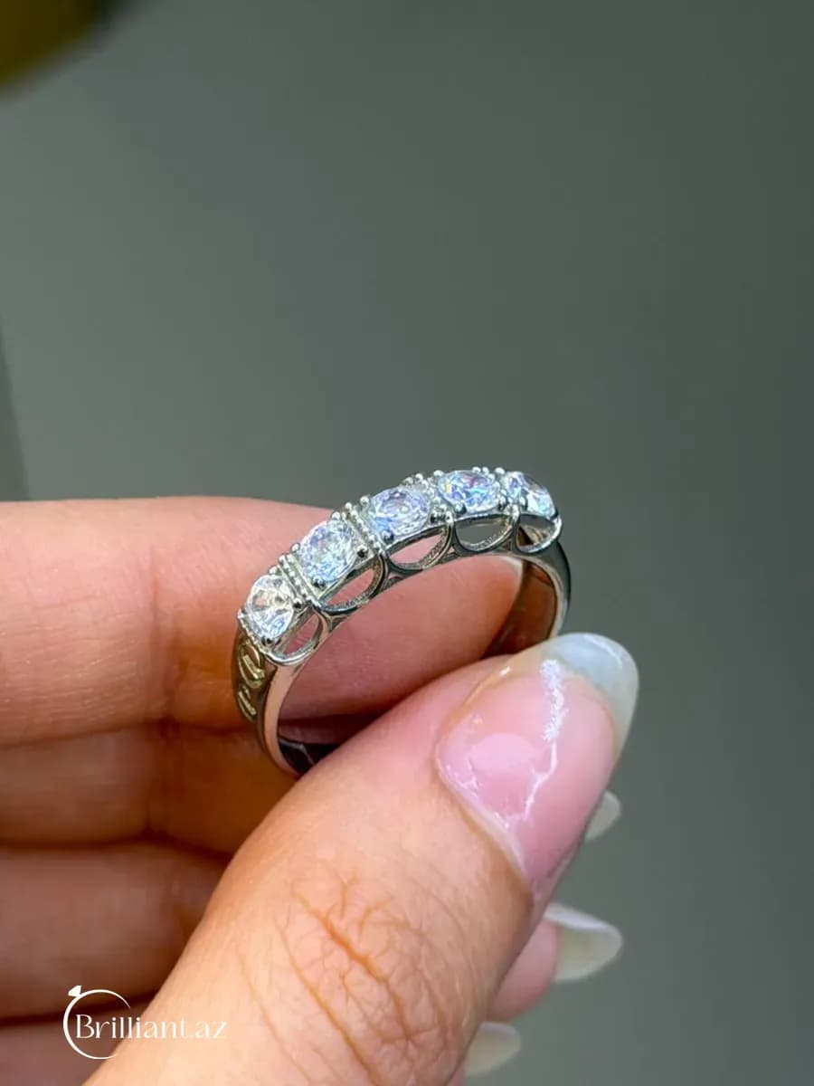 Women's Ring – Classic Five-Stone