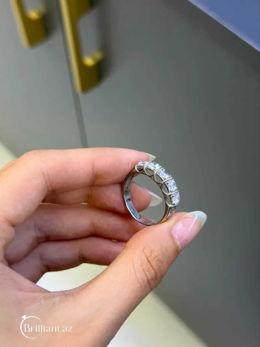 Women's Ring – Classic Five-Stone
