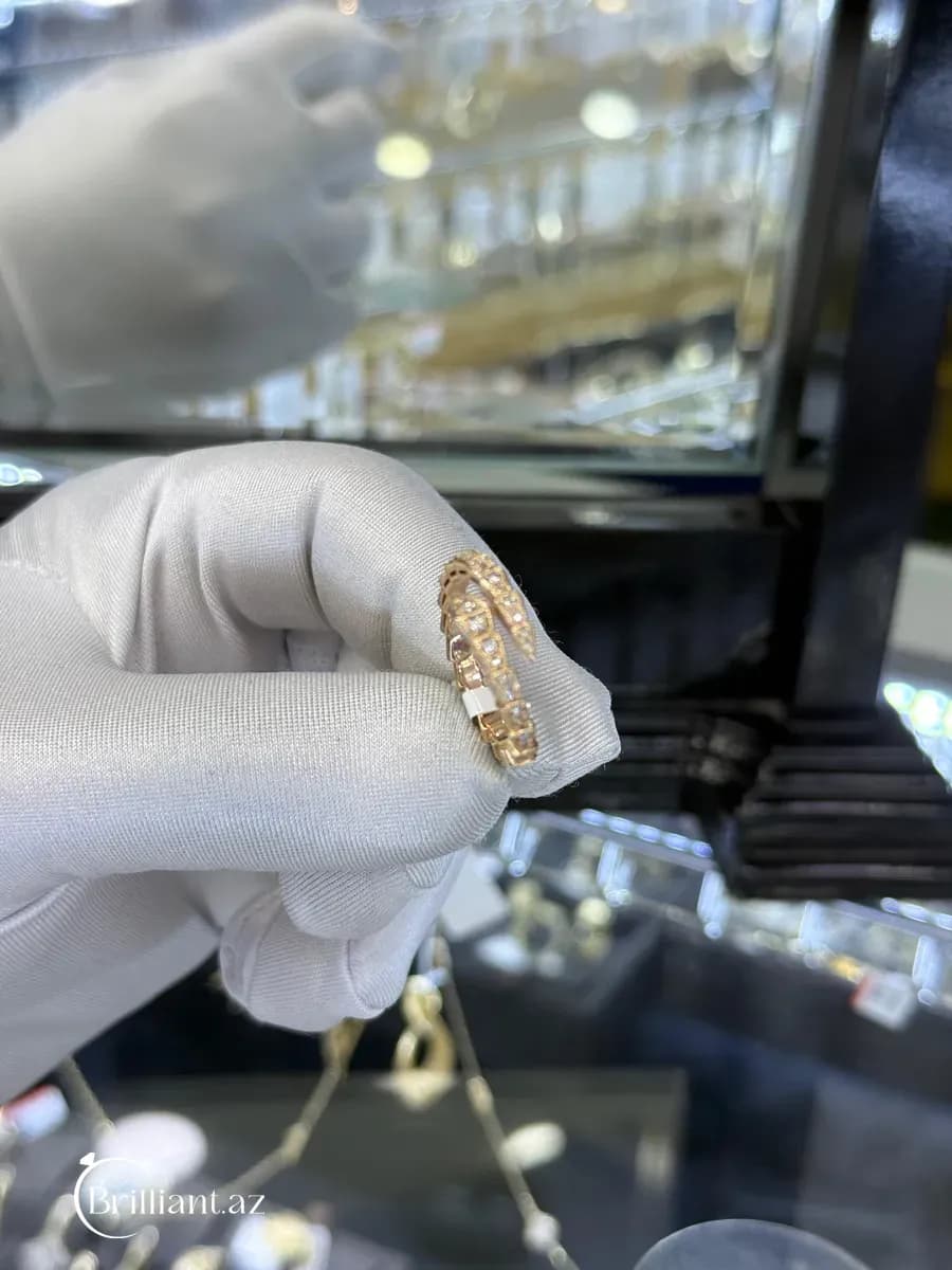 Кольцо Bulgari Serpenti с бриллиантом